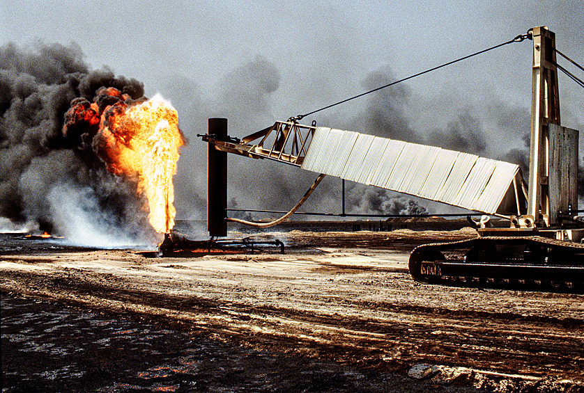 Тушение горящей нефтяной скважины, Кувейт, 1991 год