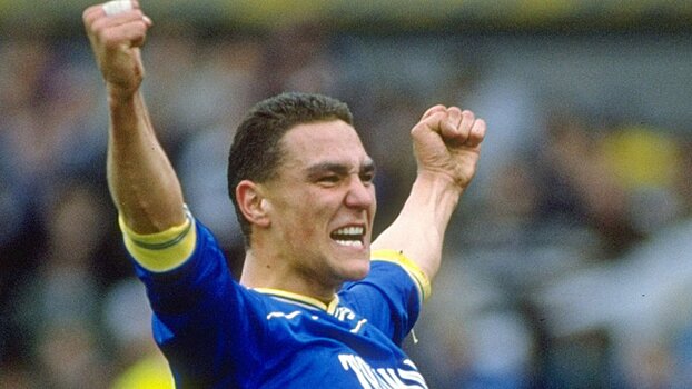 Винни Джонс – 6-й в рейтинге самых жестких футболистов 90-х от FourFourTwo, Рой Кин – 8-й, Кантона – 17-й, Виейра – 28-й, Стам – 29-й