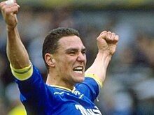 Винни Джонс – 6-й в рейтинге самых жестких футболистов 90-х от FourFourTwo, Рой Кин – 8-й, Кантона – 17-й, Виейра – 28-й, Стам – 29-й