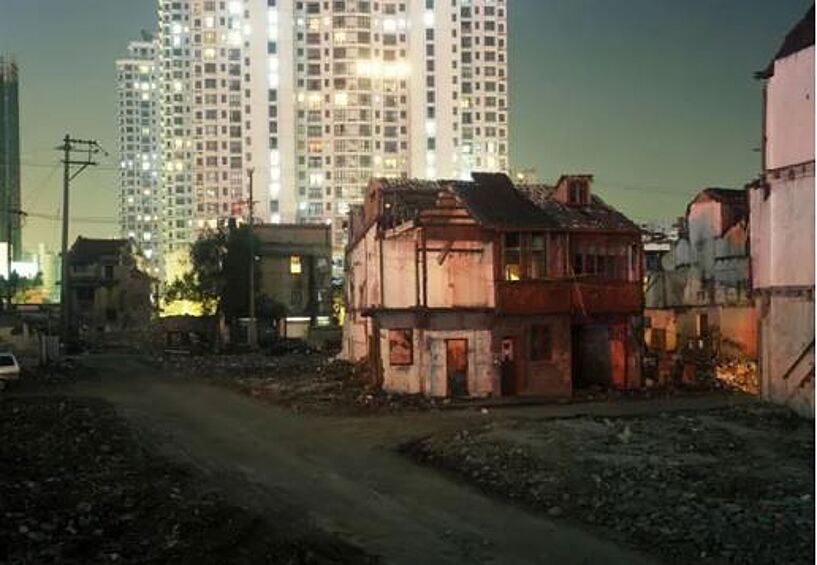 В фотопроекте «Призрачный Шанхай» канадский фотограф Грег Жирар направил свой объектив на город в момент важных изменений. 