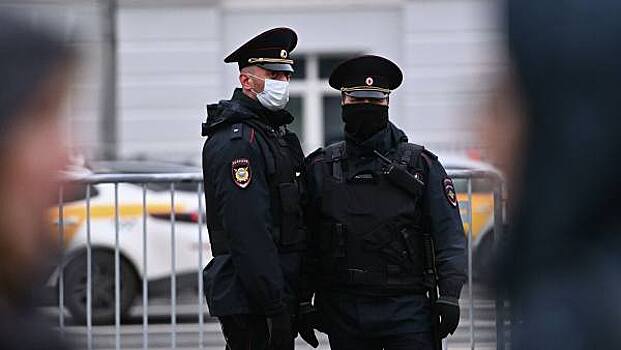 Тела двух мужчин нашли около магазина в Москве