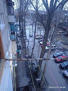 Жители дома на Василевского в Энгельсе снова пожаловались на затопленный двор. Ранее им интересовались СК и прокуратура