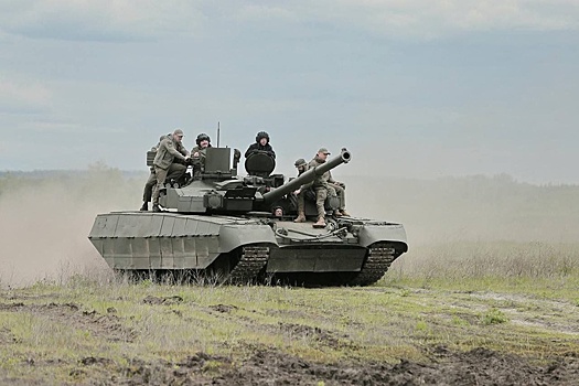 Украинский танк БМ "Оплот" впервые за долгое время извлекли из секретного укрытия