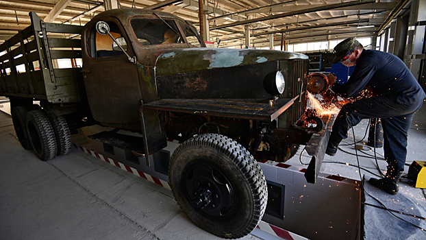 В поисках контрабанды литовские таможенники режут кузова автомобилей