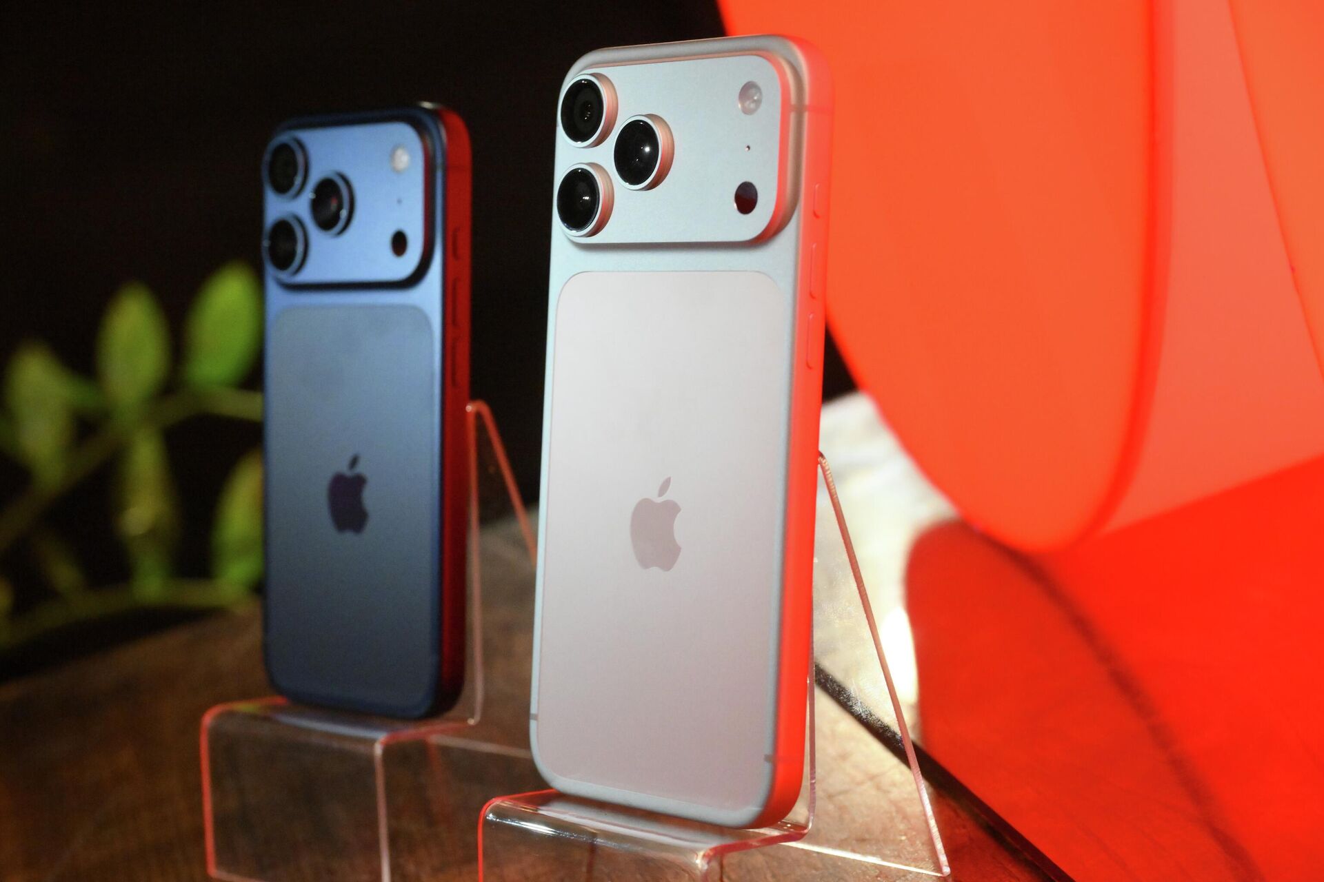 Самый дорогой iPhone подешевел