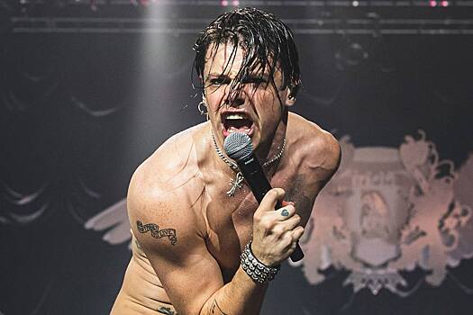 Известного музыканта сняли полностью обнаженным на яхте