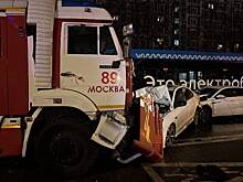 Мосгортранс дал комментарий после аварии с пожарной машиной и электробусом