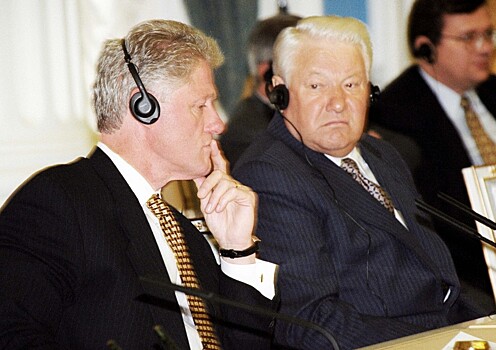 Зачем Ельцин хотел затащить Россию в НАТО?