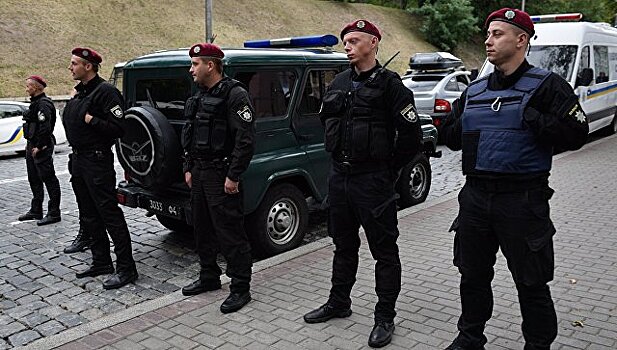 В Киеве устроили беспорядки из-за освобожденного мэра Одессы