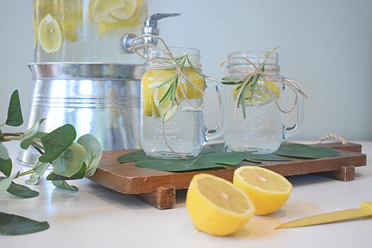 Эксперт по питанию раскрыла влияние лимонной воды на организм