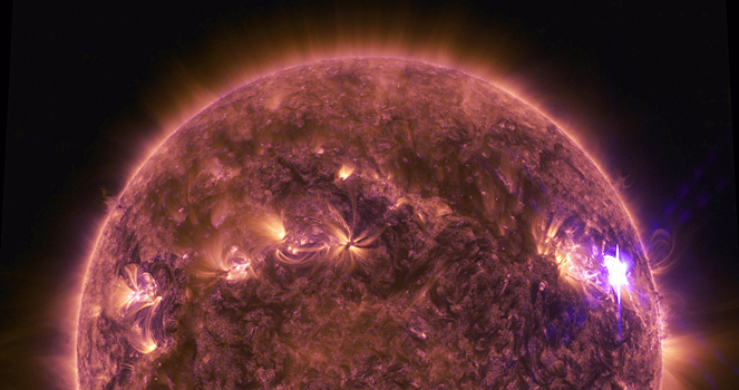 Вчерашняя вспышка на Солнце может привести к сбоям в работе спутников