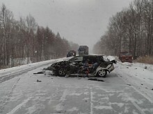 На Комсомольской трассе «Приус» разорвало об КАМАЗ