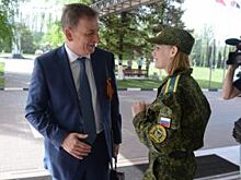 Ко Дню Победы работникам Лебединского ГОКа вручили по георгиевской ленточке