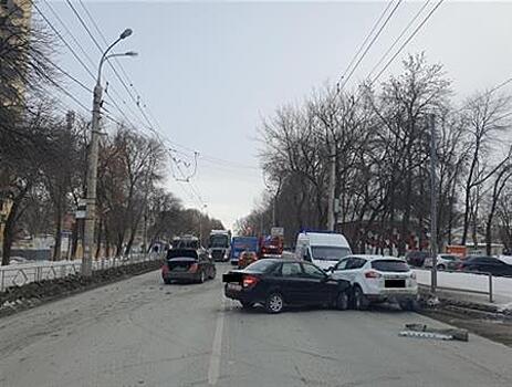 Три машины столкнулись на пр. Кирова в Самаре