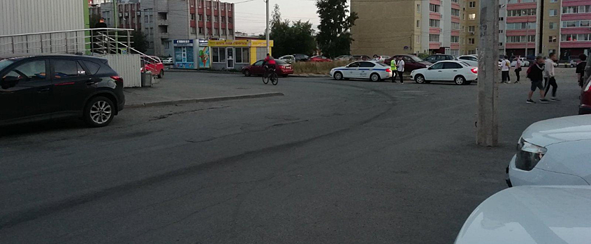 Водитель иномарки сбил двух пешеходов на ул. Холмогорова в Ижевске