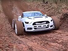 Посмотрите на то, как безумный Ford MUDstang взбирается на сырой холм