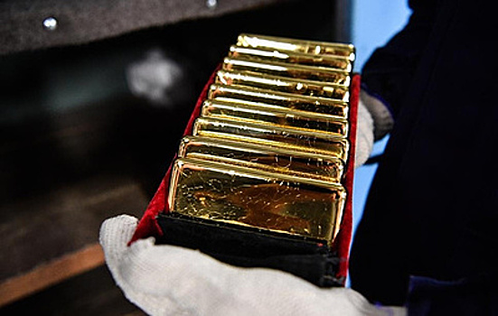 Fitch повысило прогноз мировых цен на золото и медь