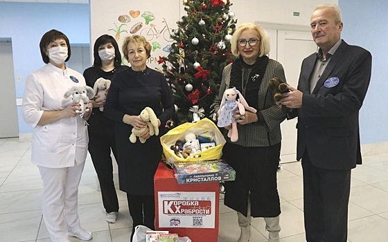 Панфилова передала игрушки в Рязанскую детскую ОКБ