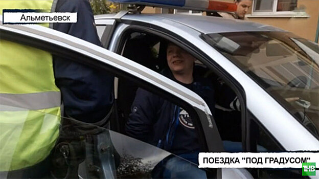 В Татарстане 22-летний молодой человек протаранил автомобиль на машине друга