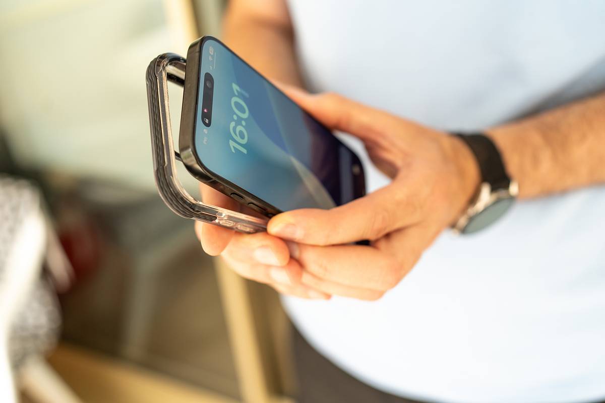 Объяснена необходимость замены чехлов для смартфонов