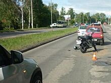 На проспекте Авиаторов в Ярославле столкнулись мотоцикл и легковушка