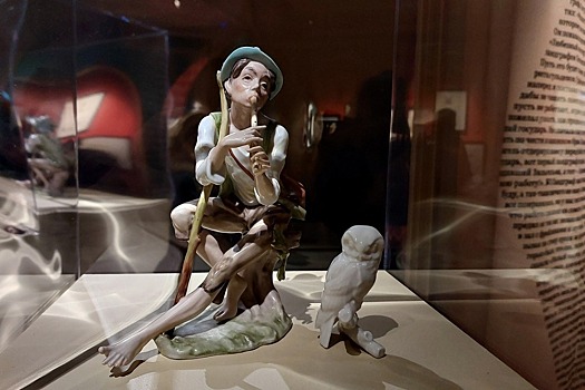 Вознесенский породнился с Тилем Уленшпигелем: неожиданная шутовская монография известного героя