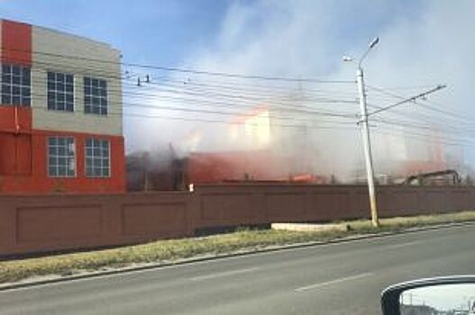 В Челябинске спасатели перепутали выброс пара с пожаром