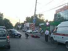 Дорога без разметки: на Управленческом мотоциклист столкнулся с легковушкой