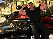 Блогер-миллионник Асхаб Тамаев попал в аварию в центре Москвы на BMW за 40 млн рублей и сделал неожиданное заявление