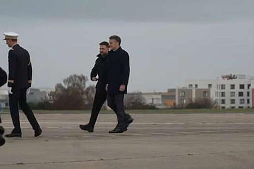 УНИАН: Зеленский прибыл с официальным визитом в Париж