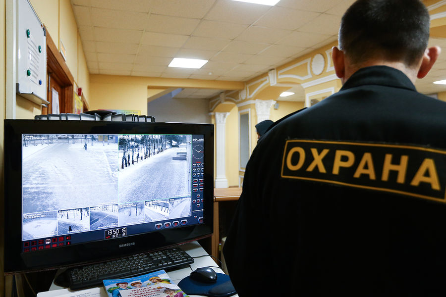 Задержана охранница школы в Петербурге, где ученик ранил ножом учительницу