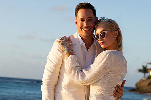 Пэрис Хилтон объявила о своей помолвке