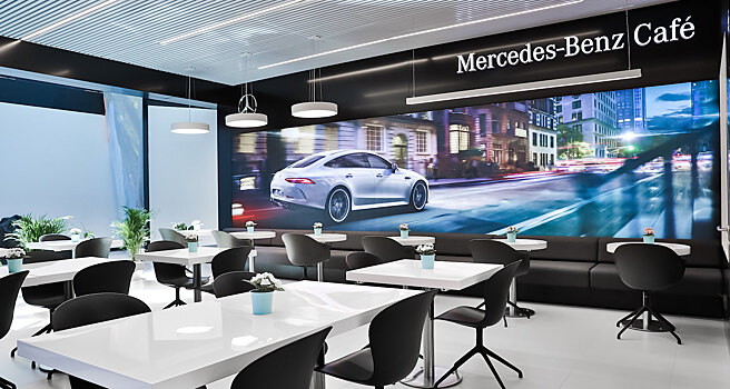 Открытие Mercedes-Benz Cafe