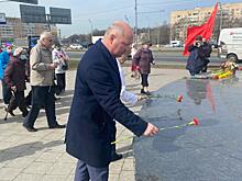 В Москве к памятнику Юрию Гагарину возложили цветы в честь годовщины первого полёта человека в космос