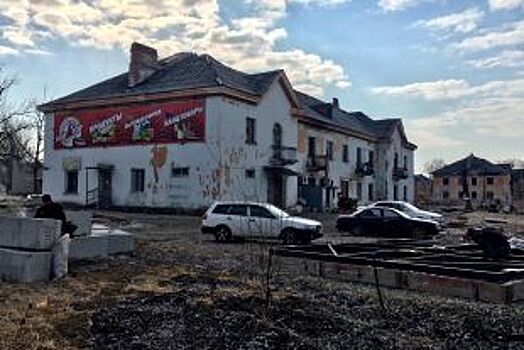 Железяка в огороде. В Новонежино ставят вышку сотовой связи рядом с жильём