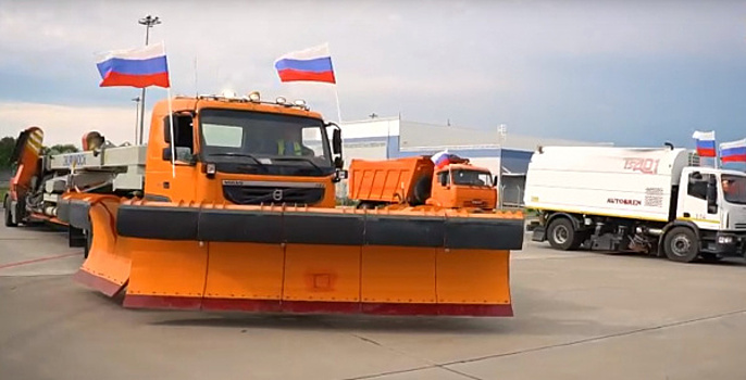 В Курумоче спецтехника исполнила "вальс" в честь Дня России