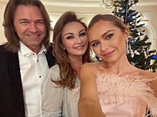 Жена Дмитрия Маликова покрасовалась в платье от дочери-дизайнера