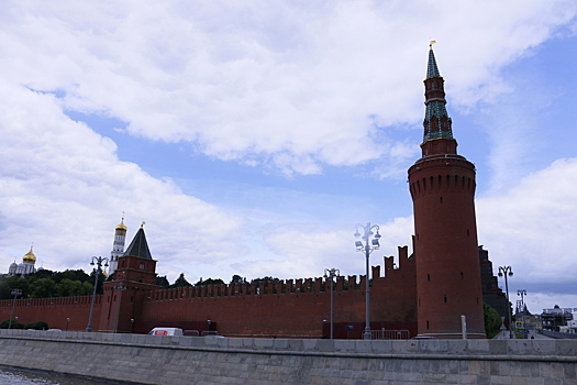 Еврокомиссия сделала заявление о визите в Москву представителя Франции