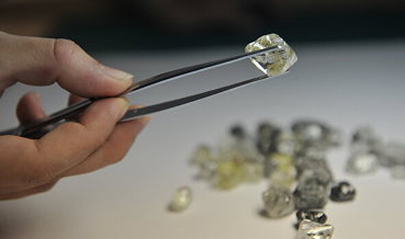 "Алроса" в январе-апреле реализовала алмазы и бриллианты на $2,01 млрд