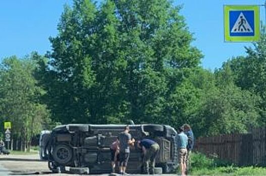 В Ленобласти перевернулся легковой автомобиль