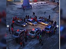 В Кемерово наряды ГИБДД организовали флэшмоб «Полицейский Дед Мороз»