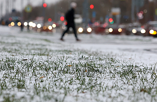 Синоптики: в столице выпал первый снег, но он продержится недолго