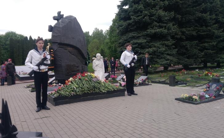 В Курске прошло возложение цветов в честь Дня моряка-подводника