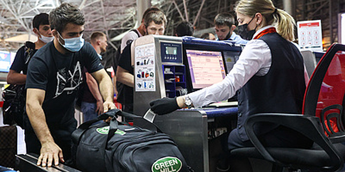 Авиасообщение с Францией и Чехией и прививки в жару. Главное о коронавирусе за 14 июля