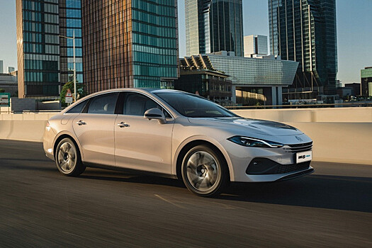 MG выводит на рынок новую четырехдверку с гибридной силовой установкой