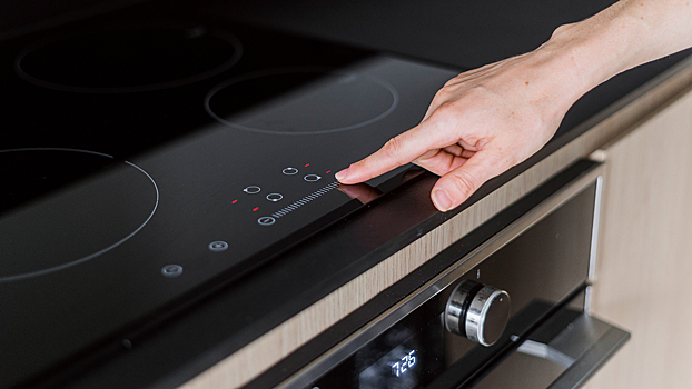 Почему трещит и воет индукционная плита и что с этим делать