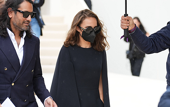 Натали Портман, Айрис Лоу, Эль Макферсон и другие звезды посетили показ Dior
