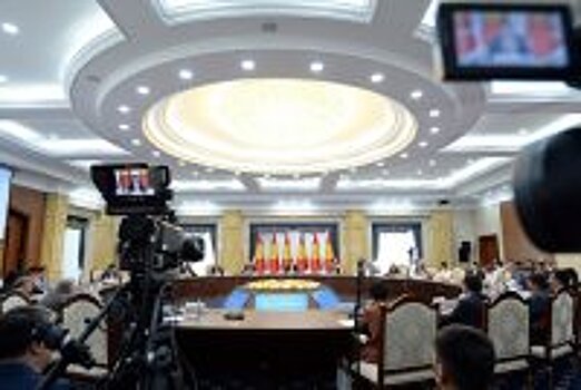 Парламент Киргизии лишил Атамбаева статуса экс-президента