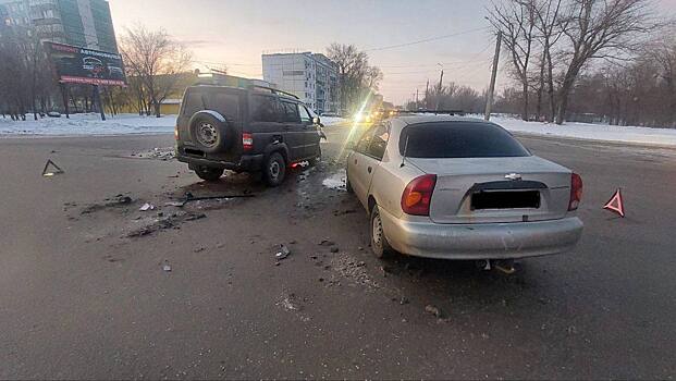 В Оренбурге на перекрестке не разъехались два автомобиля