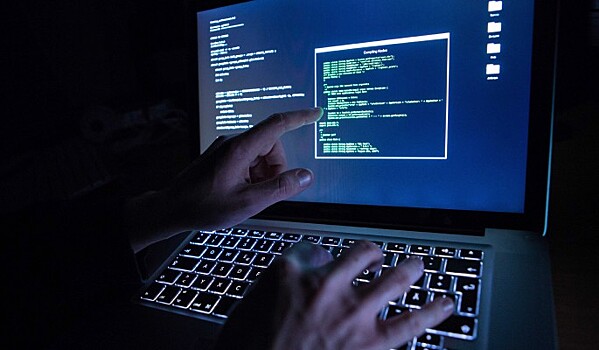Хакеры научились подсматривать за людьми через любые веб-камеры